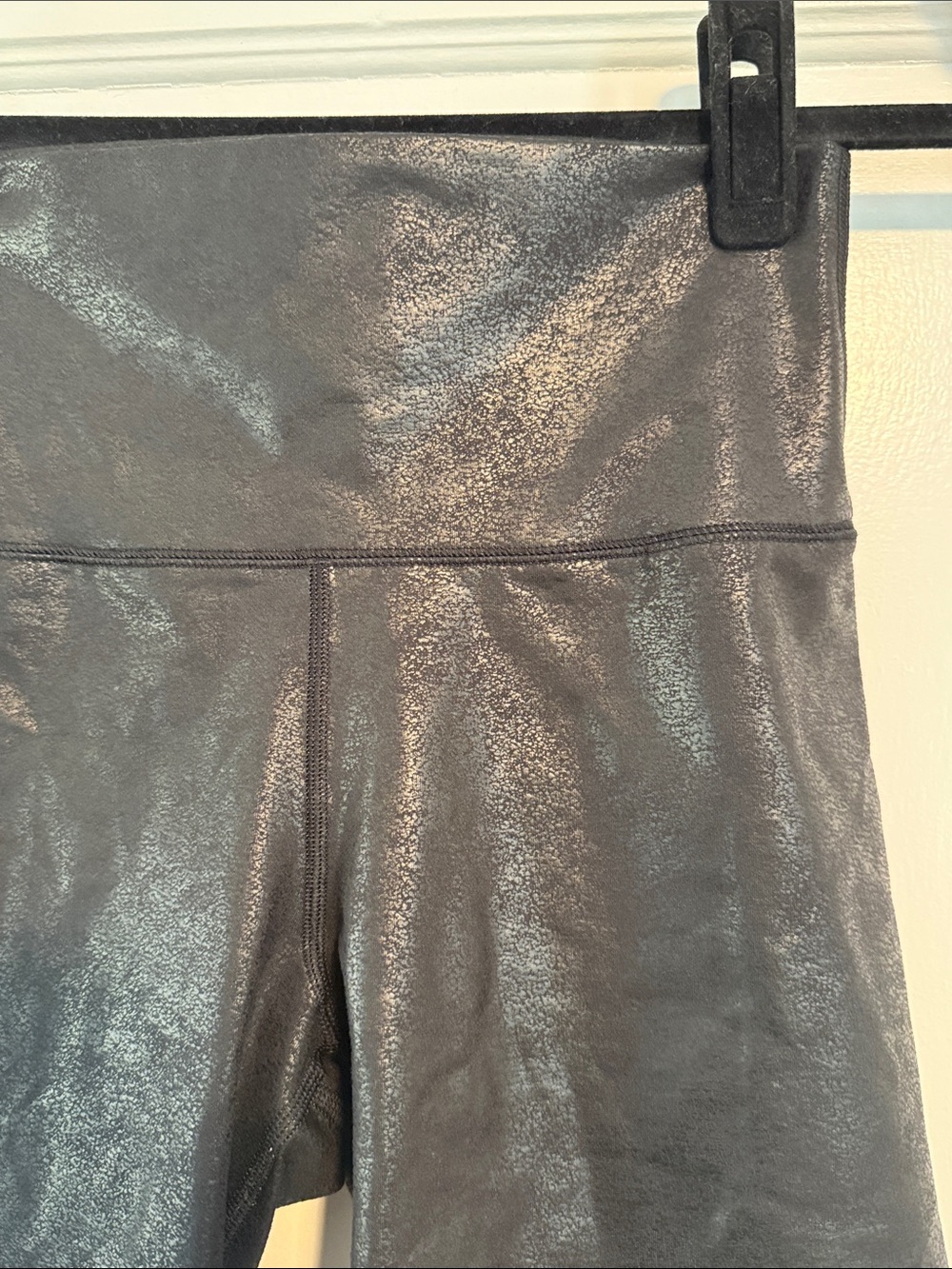Offline by Aerie Black Patterned Bike Shorts - Picture 2 of 4